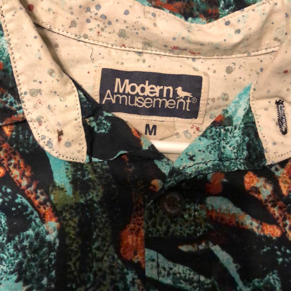 button up - Picture 3 of 5